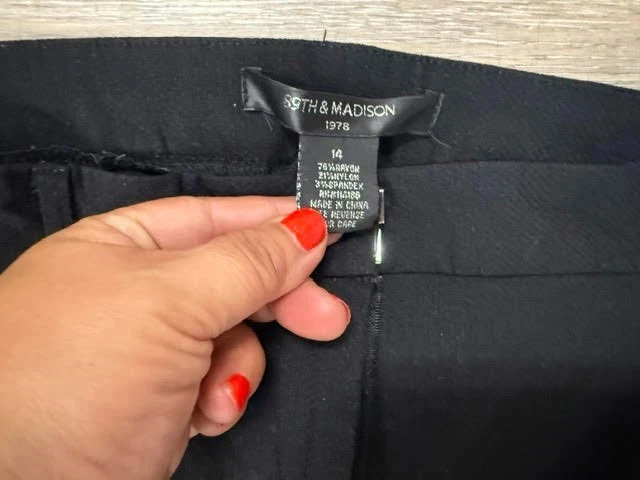 Pantalones para mujer 89th & Madison 14 negros elásticos tiro medio bolsillos pierna recta Foto 3 de 4