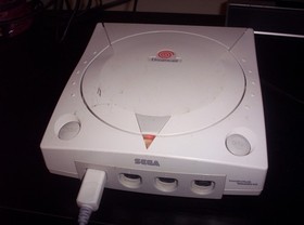 SEGA Dreamcast HKT-3020 Console Lot, 5 Controllers, 3 VMU, 2 Games! Works Great!