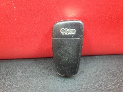 8P0837220 Audi 3 Button Key Remote Fob Flip Key Complete circuit board inside - Picture 5 of 6