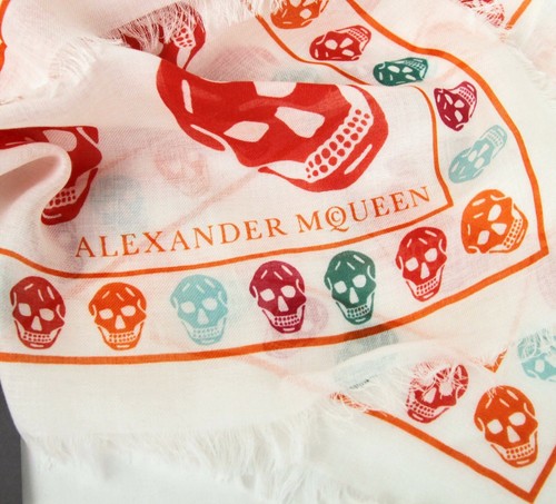 Alexander McQueen Scialle Avorio/Arancione con Stampa Scatola Multiskull 496827 9276 - Foto 6 di 9