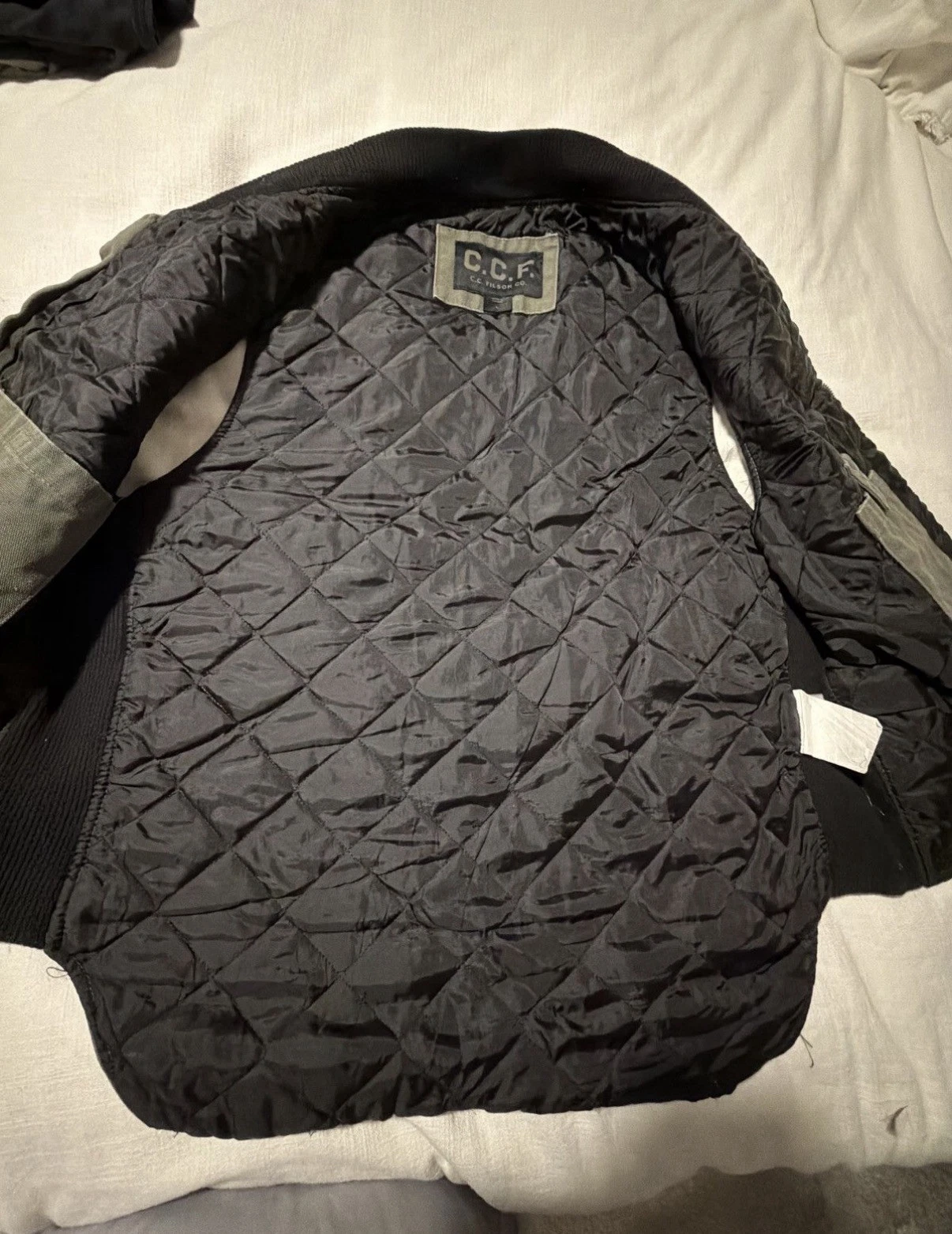 C.C. Filson Co. CCF Men's Insulated Quilted Lined Zip Work Vest Green L - product detail image 3
