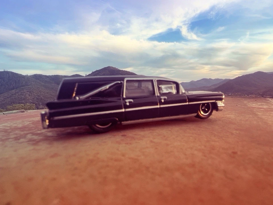 2006 Matchbox 1963 Cadillac Hearse Mattel - Image 2 of 3