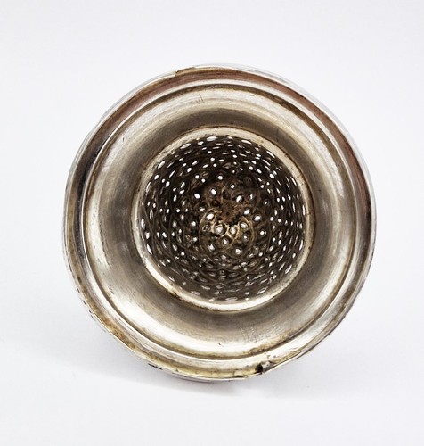 18TH CENTURY CONTINENTAL SOLID SILVER SUGAR CASTER - Possibly ITALIAN STATES - Picture 11 of 12