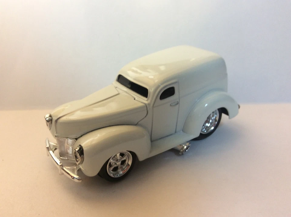 Muscle Machines 1940 FORD SEDAN DELIVERY -- 1/64 40 SEDAN DELIVERY- WHITE - Image 3 of 3