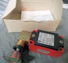 INTERLOCK SAFETY SWITCH 300V 10A ALLEN BRADLEY 802F-E68M2 Ser. B Rev. A