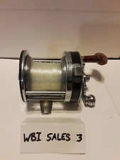 VINTAGE FISHING REEL PFLUEGER CAPITOL 1985 With Leather Case