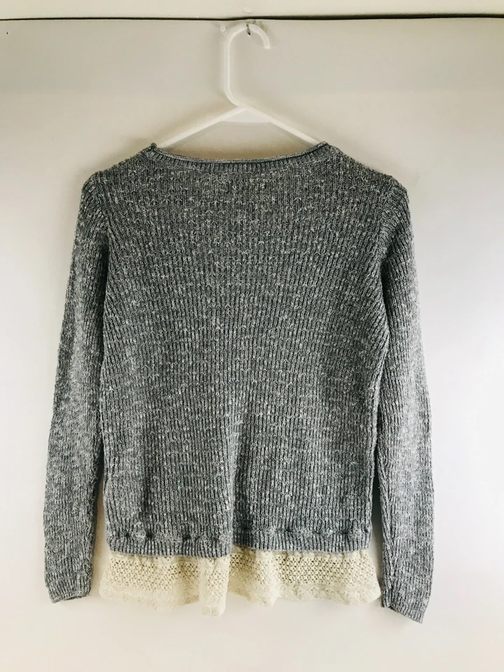 Suéter Hollister, Para Mujer Talla Mediana, Gris, Crema, Pullover, Dobladillo Detalle Encaje Foto 2 de 4