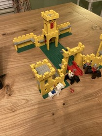 LEGO Castle 375 / 6075 Vintage 1980s Nearly Complete Plus Few Minifigures