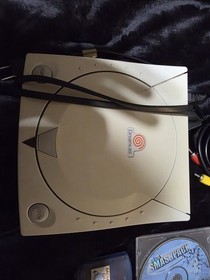 SEGA Dreamcast Console  With Games, Powers On But Doesn't Spin The CD