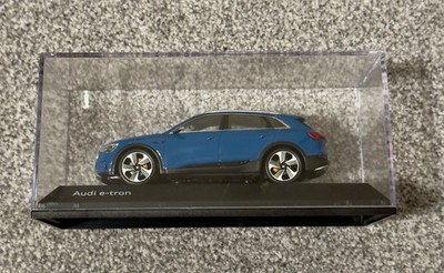 Audi e-tron 1:43 - Antiguablau - Audi Collection