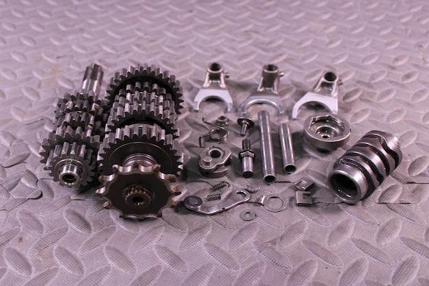 2000 SUZUKI RM 125 OEM TRANSMISSION TRANS SHIFT GEARS FORKS DRUM 24131-43D01