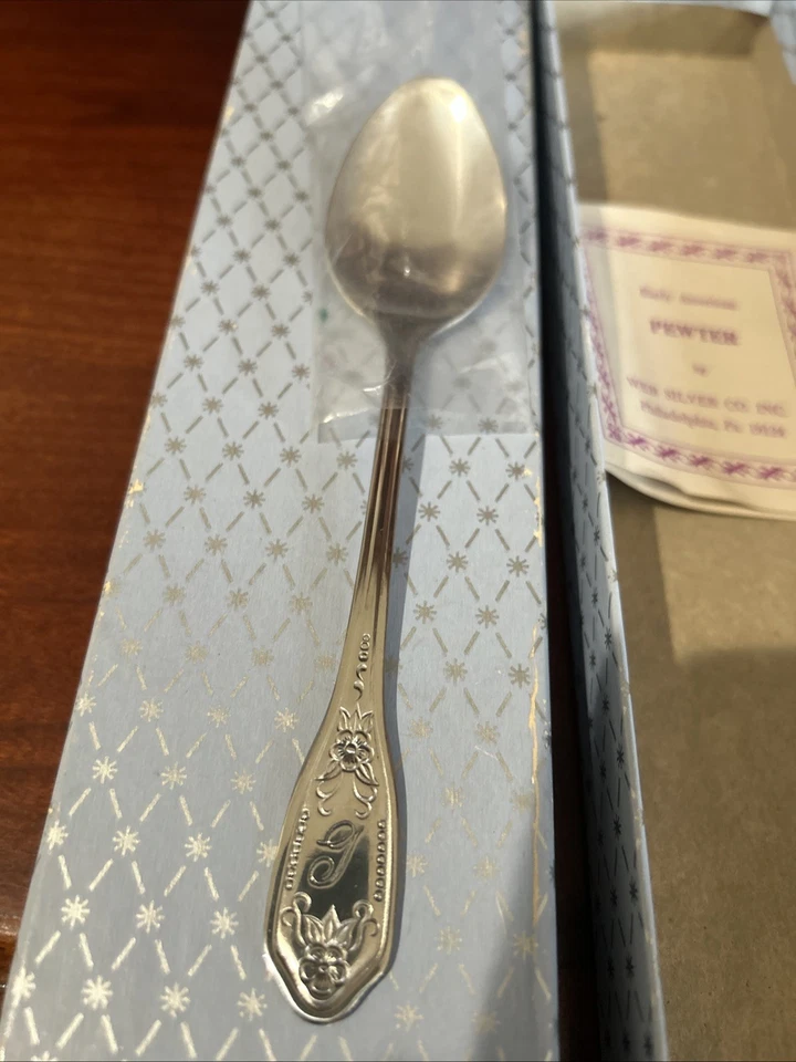 Cuchara Custom Craft USA con mango de peltre floral en relieve. Foto 2 de 4