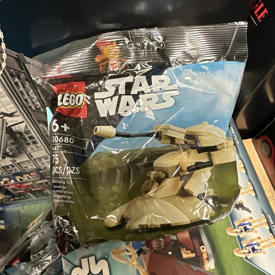 LEGO Star Wars Trade Federation Troop Carrier 40686 W/ AAT & Promo Coin - New ! - Image 4 of 4