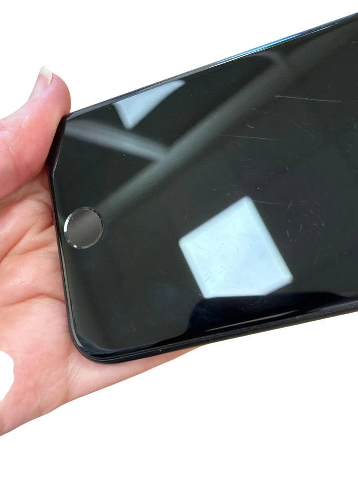 Apple iPhone SE 2nd Gen 64GB Black Smartphone Box Included - Image 3 of 4