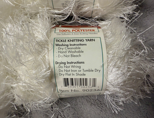 TICKLE weiß (#90236) Wimperngarn 1,75oz (50g) 60yds, 5 Knäuel - Bild 3 von 3