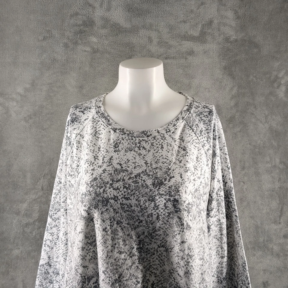 NWT IDEOLOGY Snake Print Sweatshirt 2X(20W-22W) White Gray Rayon Blend W/ Pocket - Image 2 of 4