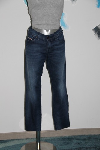 Jeans Diesel Femme Modèle LIV Coupe Droite - Taille W28 (équivalent 38 FR) - Occasion Très Bon état