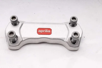 Couvercle supérieur de fixation de guidon E800251 Honda Aprilia ETV 1000 Caponor - Photo 1/4