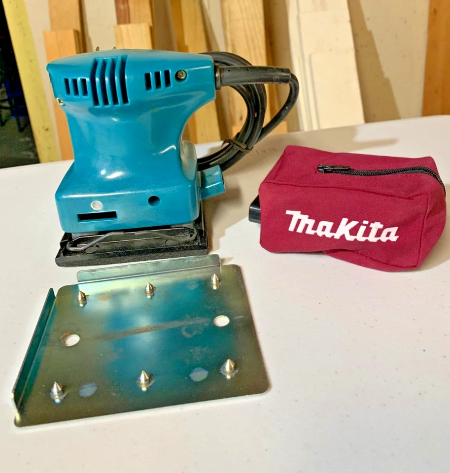 Makita Finishing Palm Sander B04550 1.6A OPM14,000 - WORKS, NEVER USED - Manual - Image 2 of 4