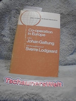 Co-operation in Europe. (Ipra Studies in Peace Research, 3) Galtung, Johan: