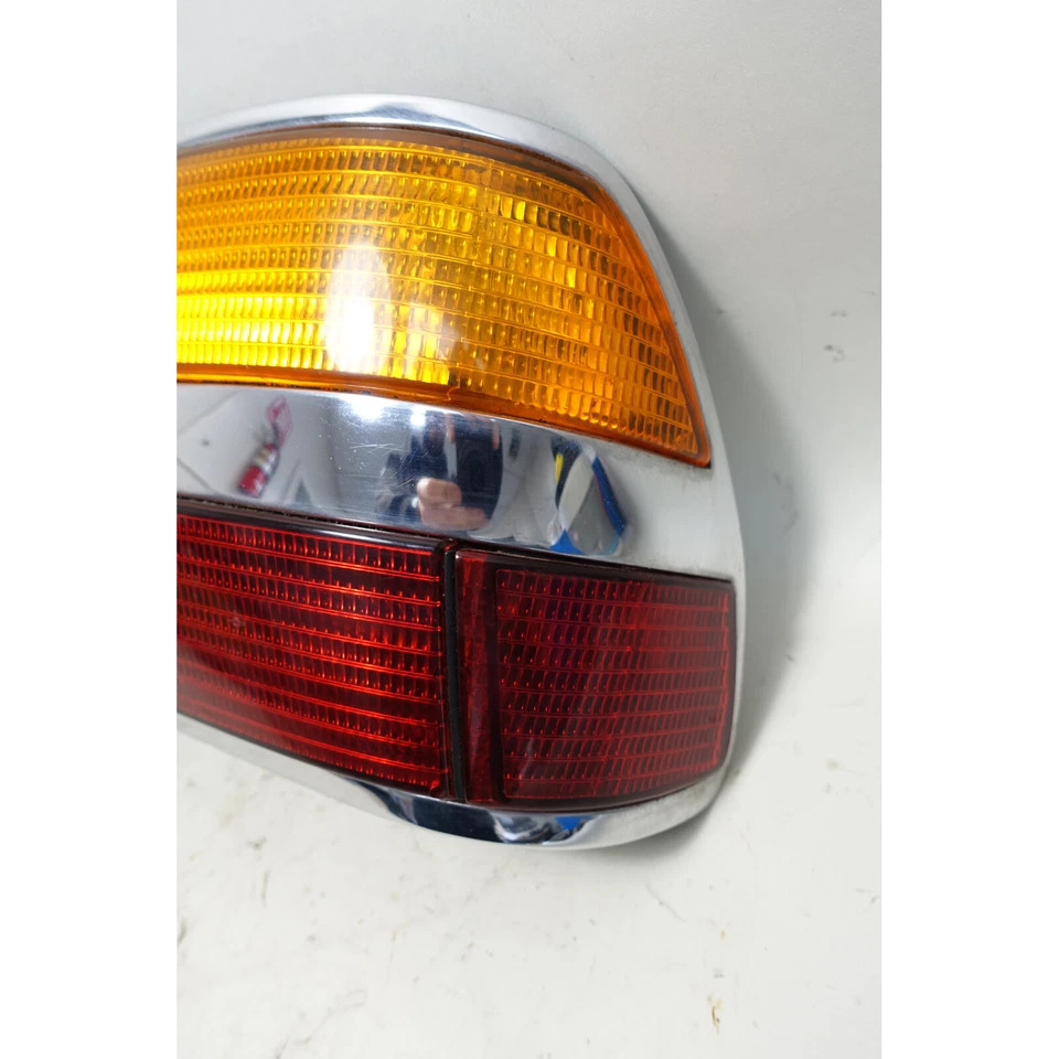 Damaged 1982-1988 BMW E28 5-Series Factory Right Rear Tail Light Lamp OEM - Image 3 of 4