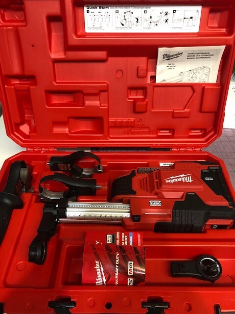 Milwaukee 2306-22 M12 Hammervac Universal Dust Extractor Kit With 2 Batteries – Compact, Powerful, And Easy To Handle For Job Site Cleanup