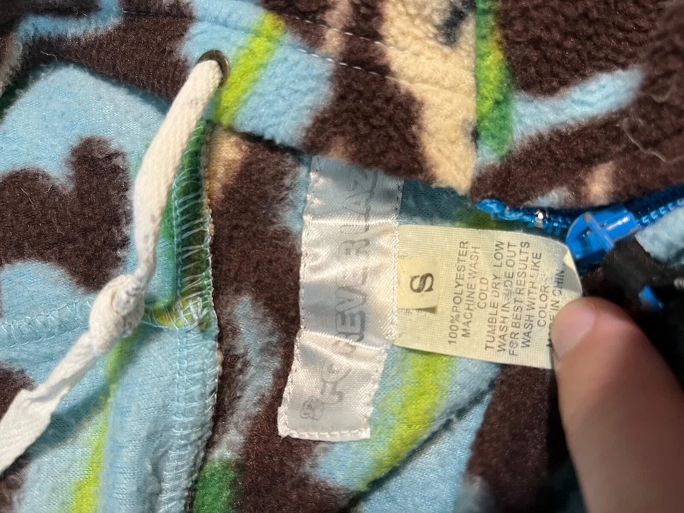 Traje de pijama Forever Lazy Monkey - Acogedor traje de pijama polar para adultos con capucha Foto 2 de 3