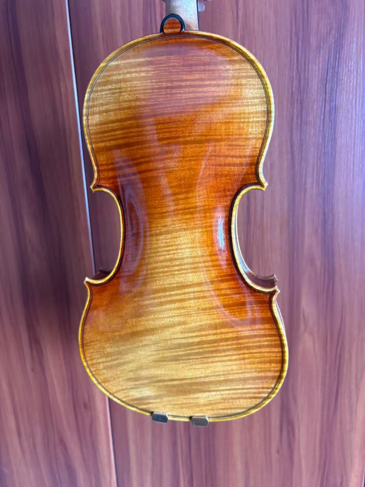 Potente violín de 3/4 hecho a mano con llama fina trasera de una pieza con estuche y arco