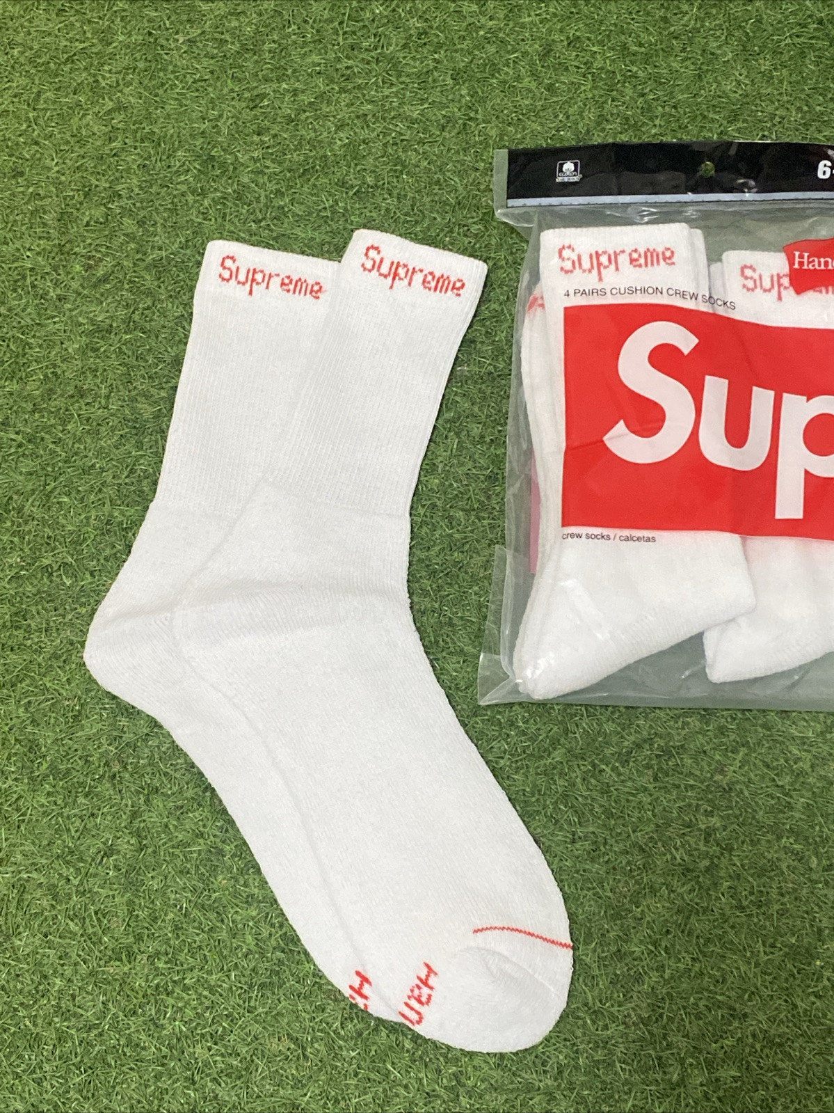 Supreme X Hanes Crew Socks - White, 4 Pack, Size 6-12 888977102855