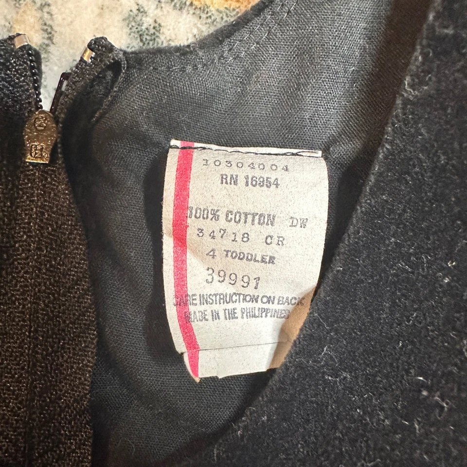 Vestido Vintage OshKosh B'gosh Veludo Rosebud 4T Preto Bordado Férias Jumper - Imagem 3 de 4