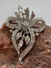 Elegant Vintage Lisner Rhinestone Brooch Pin Shiny Bright Silver Tone Signed