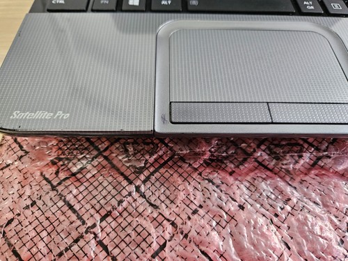 Toshiba Satellite Pro L850 - i3-3120M - 4Gb Ram - No Storage - Picture 4 of 14