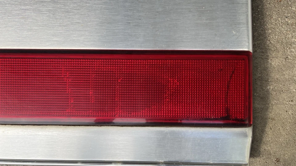 1987-1991 Ford Bronco Tailgate Trim Panel Original OEM FomoCo - Изображение 3 из 4