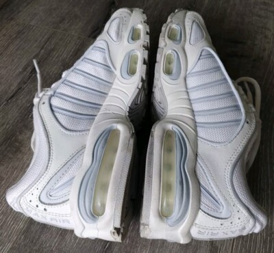 NIKE 2019 AIR MAX TAIL WIND 4 PLATINUM LOW TOP SNEAKERS SIZE 6 US A28