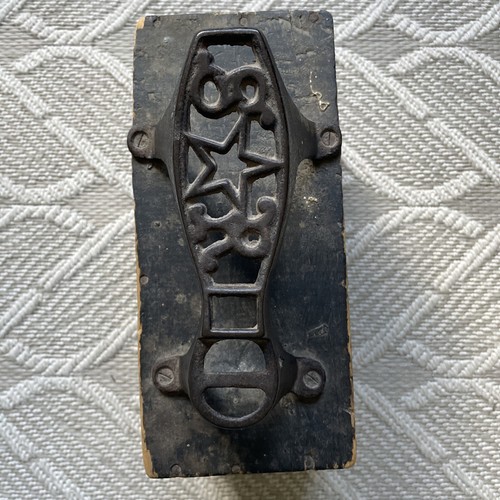 Vintage Antique Shoe Shine Wood Box Cast Iron Foot crate Old - Picture 2 of 5