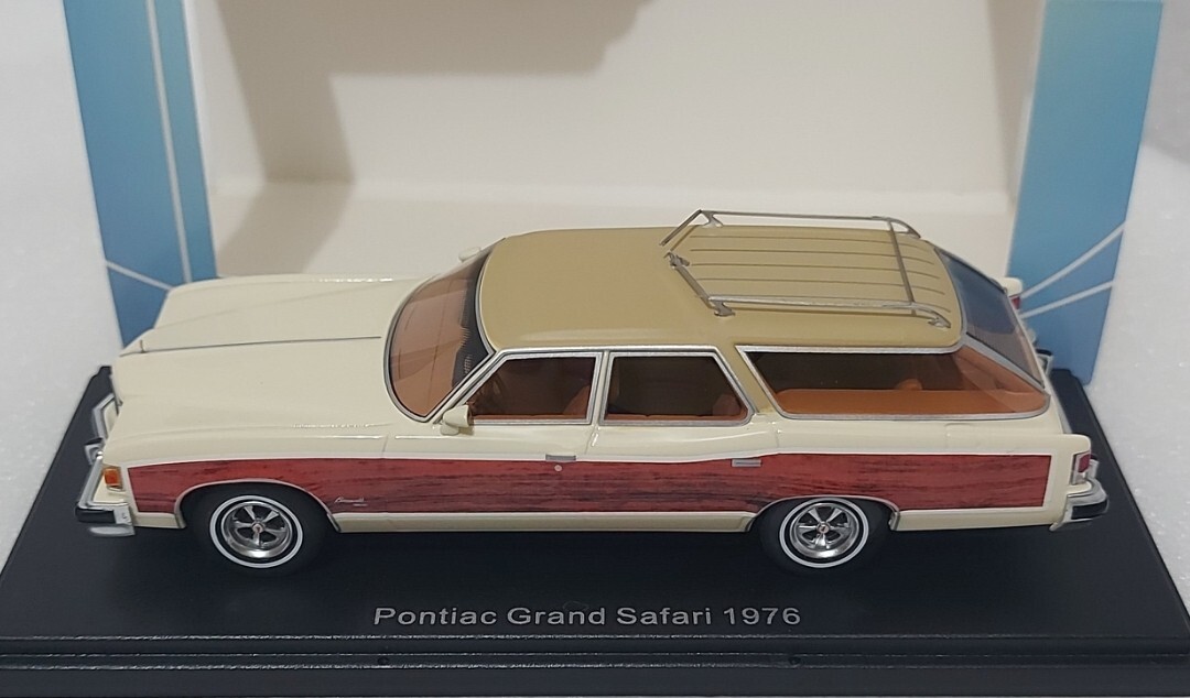 '56 Safari Wagon 1:18スケールミニカー Pontiac Grand Safari Wagon 1976 Cream Wood 1:43 Neo NEO47100 Resin