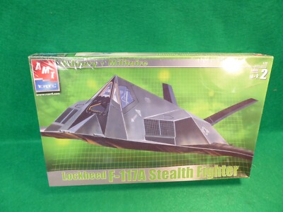 AMT/Ertl Model Kit #31777 Lockheed F-117A Stealth Fighter 1:72 Scale 
