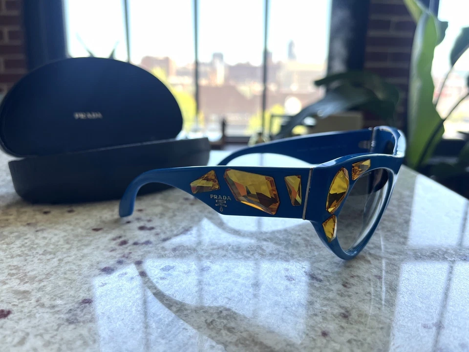 正品普拉达 VOICE SPR21Q 黄色水晶装饰蓝色猫眼太阳镜 — 第 3/4 张图片