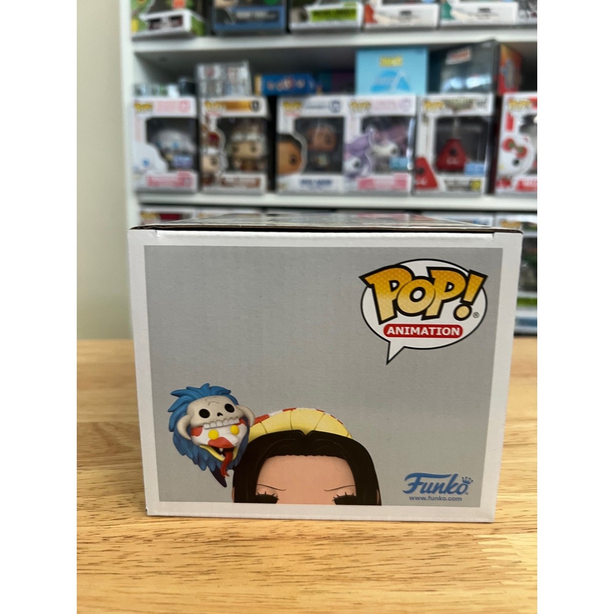 NEW IN HAND LE DELUXE Boa Hancock on Throne Funko Pop #2156 One