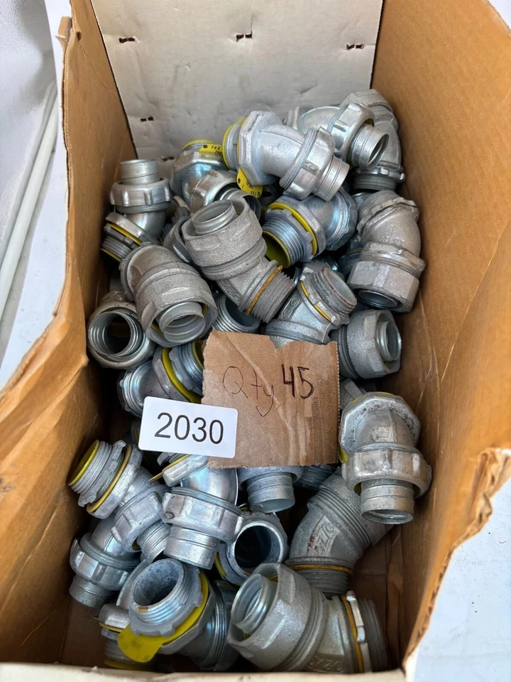 Lote de 45 conectores de conducto herméticos a líquidos LTB-100-45 1" 90°, hierro maleable Foto 2 de 3