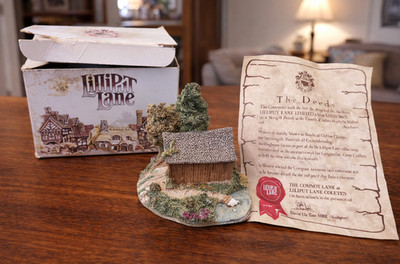 Lilliput Lane  The Deeds Barn  1991 Handmade in Cumbria England with Certificate