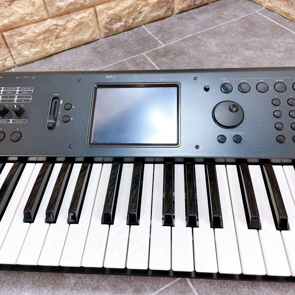 KORG M50 61 Key Synthesizer Workstation keyboard Music Instruments Fully Working - Image 3 of 4