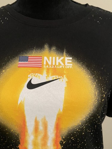 T-shirt maglietta The Nike "LIFT OFF" Rocket Fire Flames unisex nuova senza etichette taglia SMALL - Foto 2 di 9