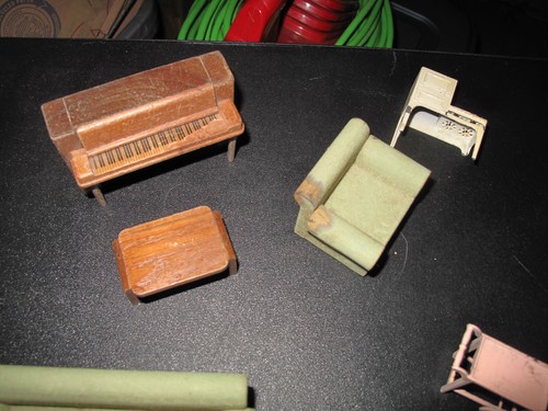 Vintage Old Miniature Doll House Furniture LOT - Picture 5 of 6