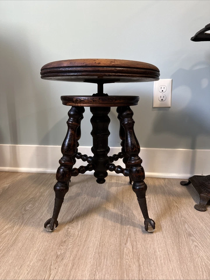 Gran taburete de piano de madera victoriano antiguo de roble con bolas de vidrio y patas de garra Foto 3 de 4