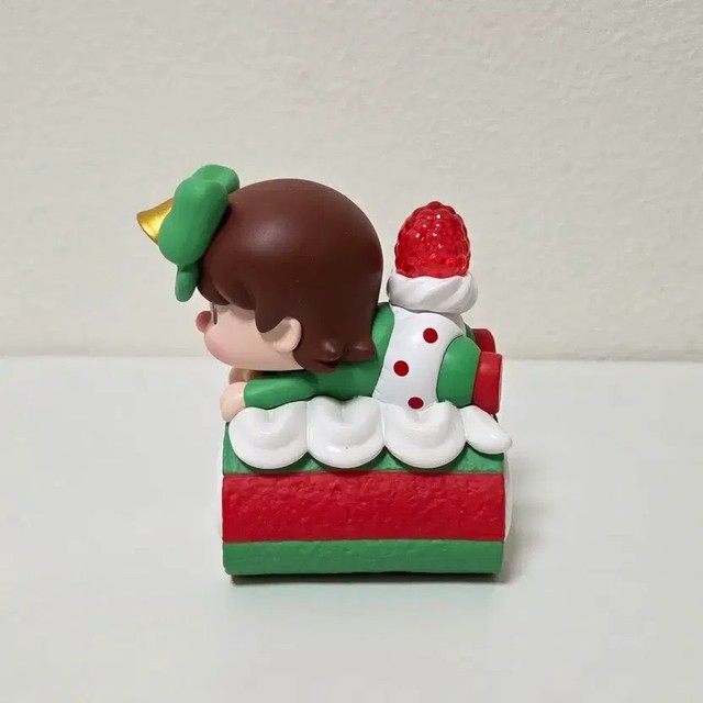 Pop Mart Sweet Bean Frozen Time Dessert Roll Cake - New