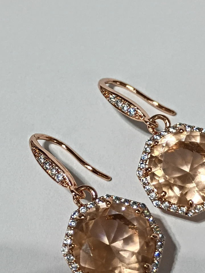 Pendientes colgantes tono oro rosa y rubor y diamantes de imitación transparentes - Glam Princess clásicos Foto 4 de 4