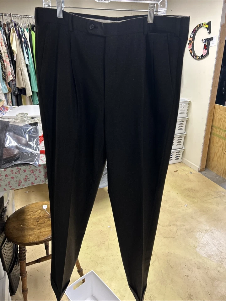 Vintage 90% Wool Men’s Belvest Dress Pants. Made In Italy Size 38x31 1/2” - Image 3 of 4