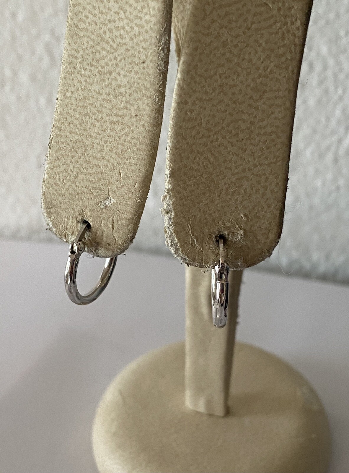 STERLING SILVER PATTERNED “LEAF CUT” HOOP EARRING… - image 2