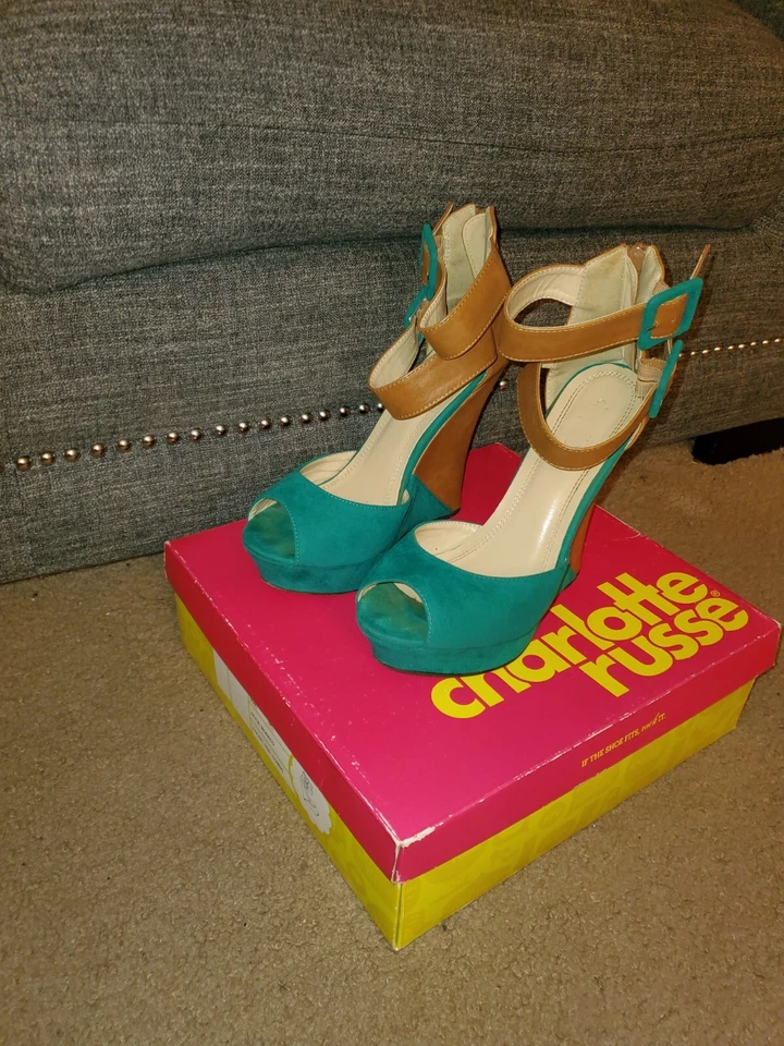 Tacón de cuña de gamuza y cuero talla 8 Foto 2 de 2